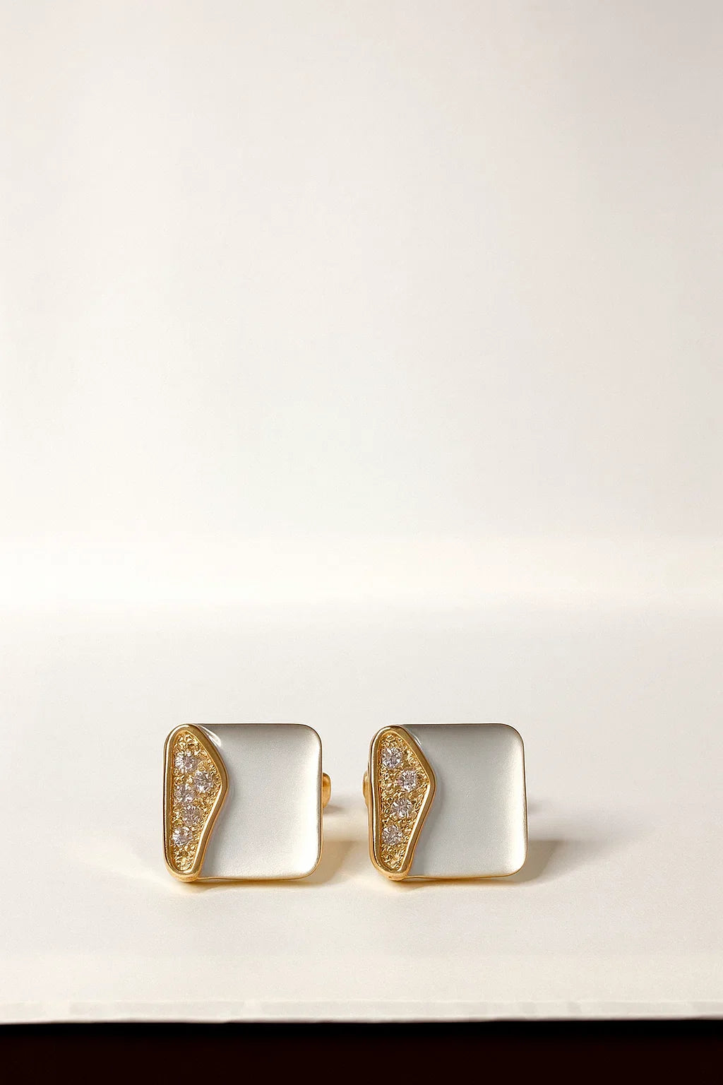Premium style Cuff-links Silver with Pearl